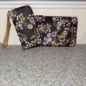 Thirty-One Black Floral Clutch and Wristlet Set